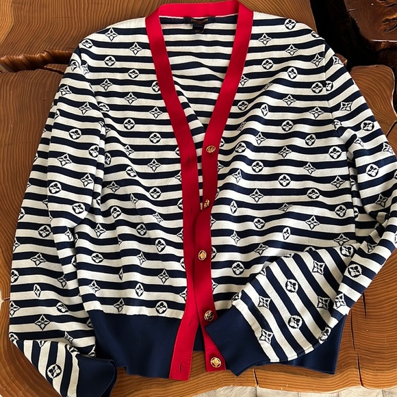 Louis Vuitton monogrammed cardigan. Size large, authenticity guaranteed. - Picture 1 of 5